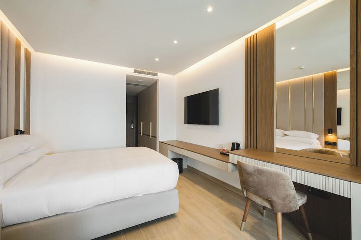 Room 19 of 211