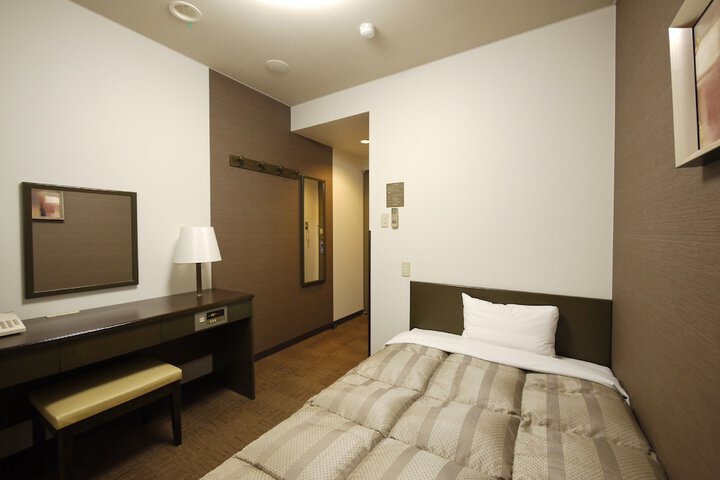 Room 5 of 25