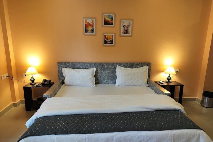 Room 9 of 25