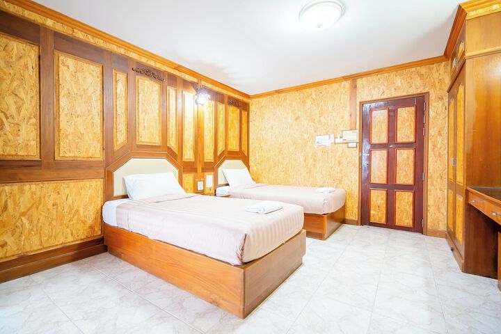 Room 13 of 29