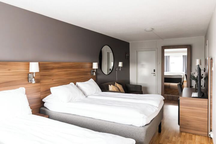Room 33 of 61