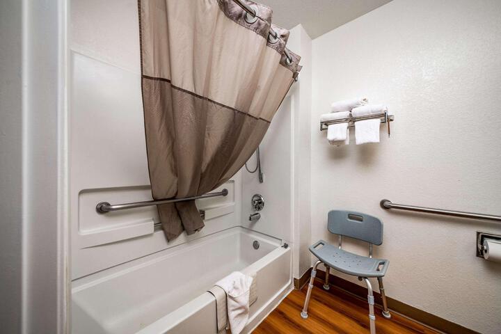 Room 6 of 115