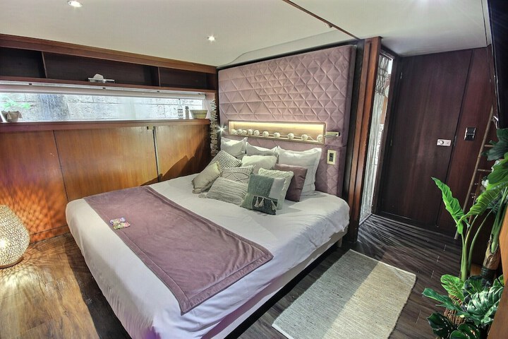 Room 10 of 62