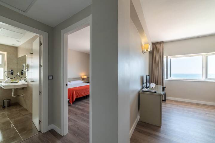 Room 12 of 64