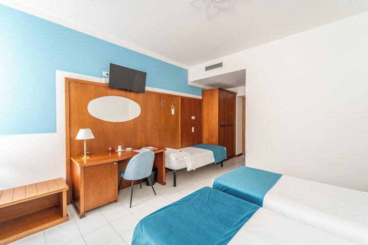 Room 10 of 70