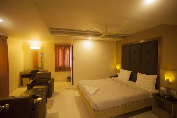 Room 5 of 15