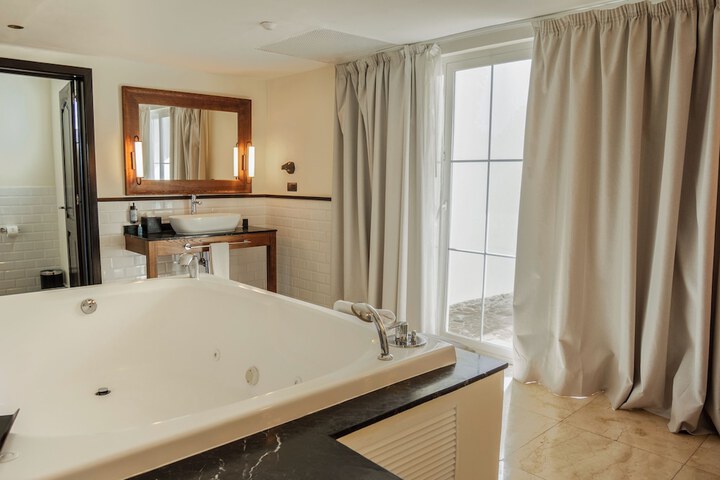 Room 45 of 223