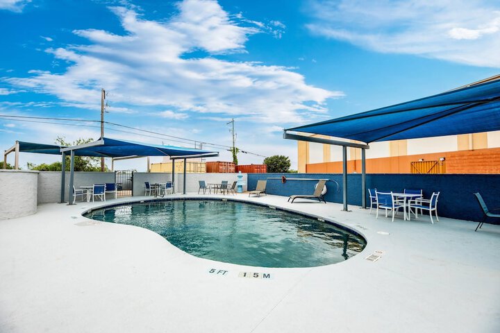 Pool 41 of 55