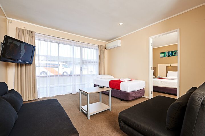 Room 9 of 34