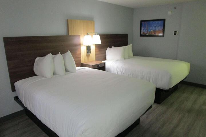 1 Queen Bed Flat Screen Television Microwave and Refrigerator High Speed Internet Accessible Full Breakfast (4 of 22)