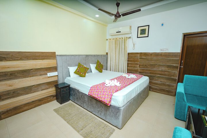 Room 4 of 33