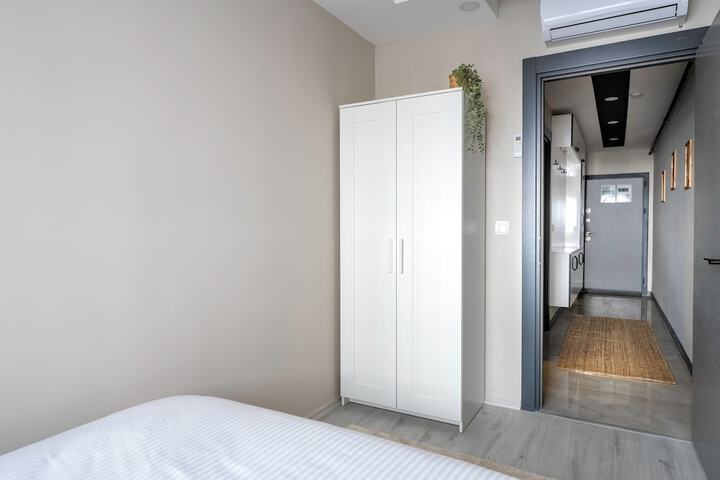 Room 53 of 293