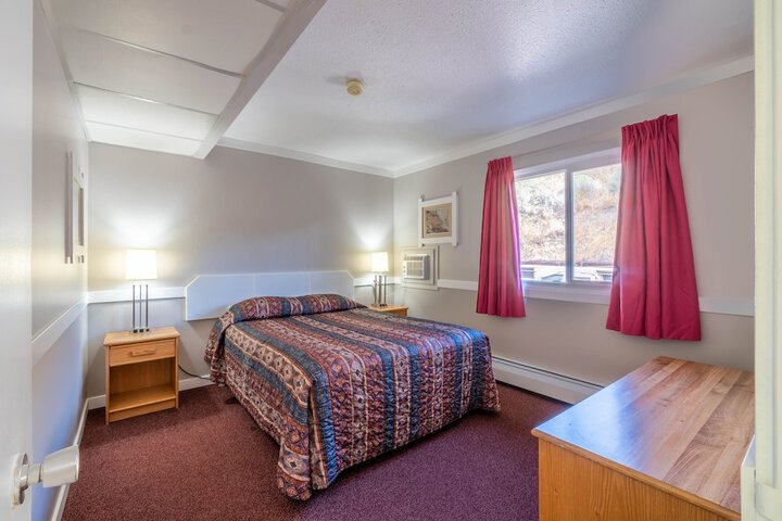 Room 4 of 41