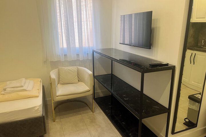 Room 21 of 35