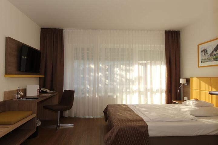 Room 7 of 48