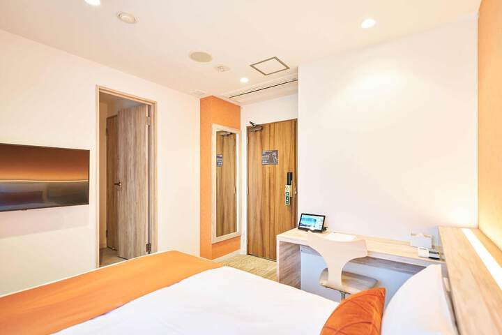 Room 17 of 74