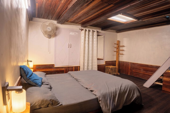 Room 4 of 30