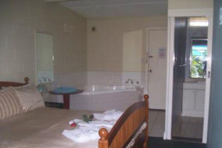 Room 5 of 13