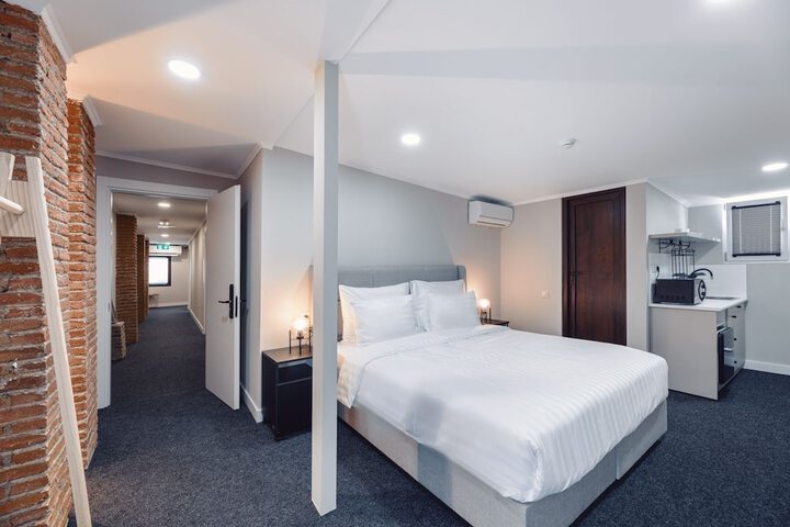 Room 10 of 60