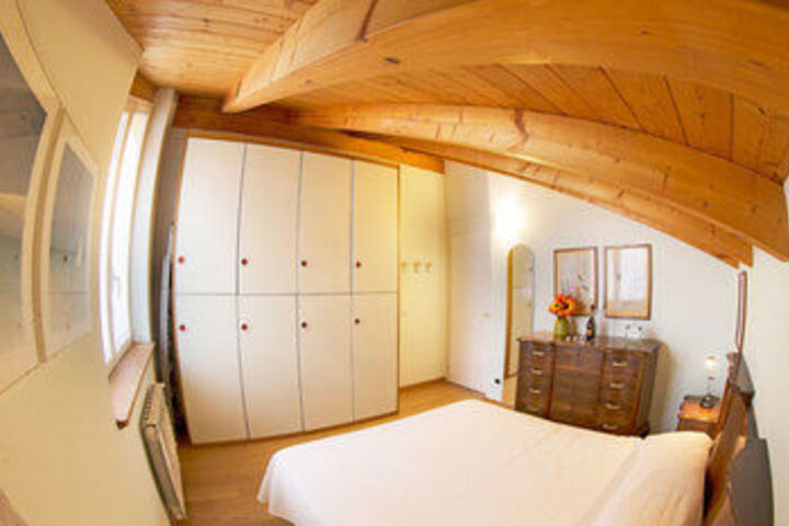 Room 81 of 320
