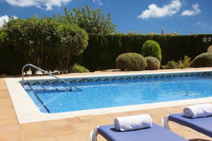 Pool 1 of 4