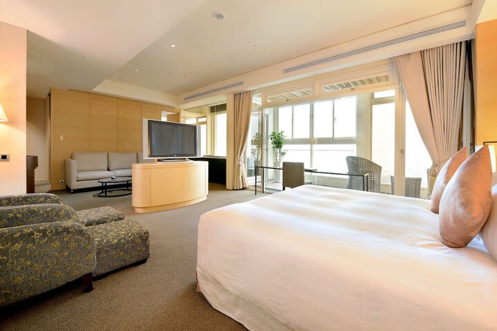 Room 8 of 145
