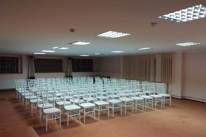 Business Center 42 of 43