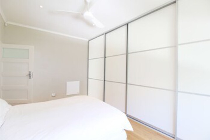 Room 6 of 12