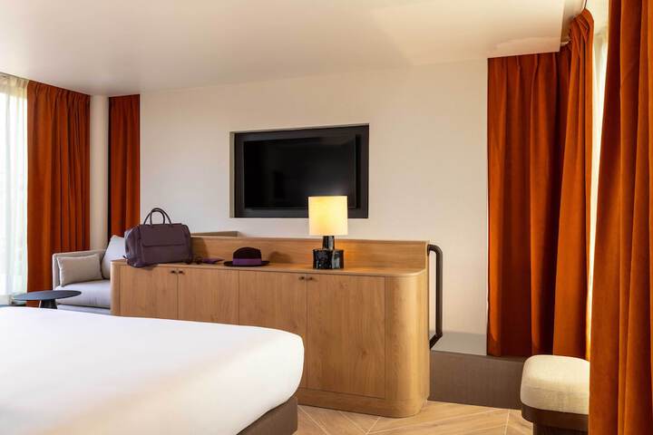 Room 34 of 70