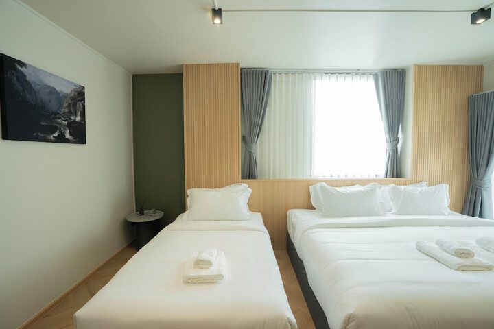 Room 73 of 96
