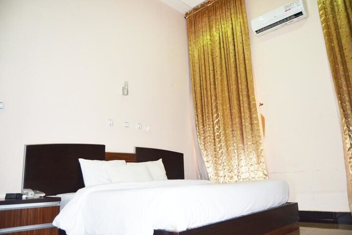 Room 3 of 14