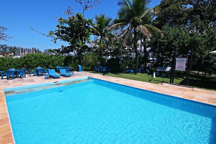 Pool 33 of 64