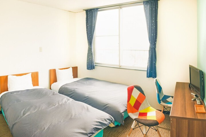 Room 11 of 34