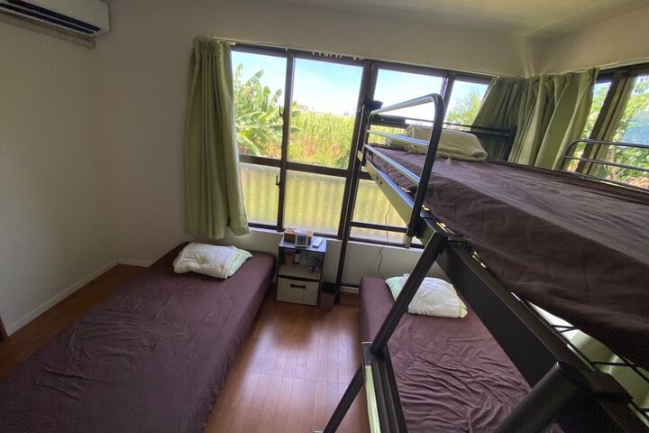 Room 11 of 25