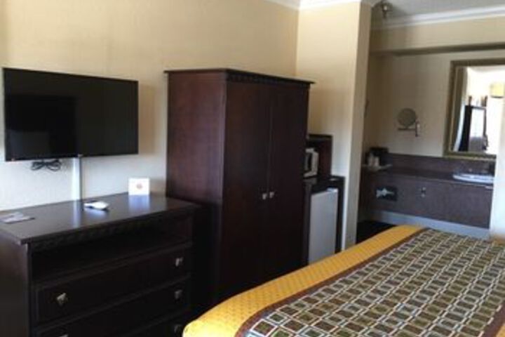 Room 25 of 87
