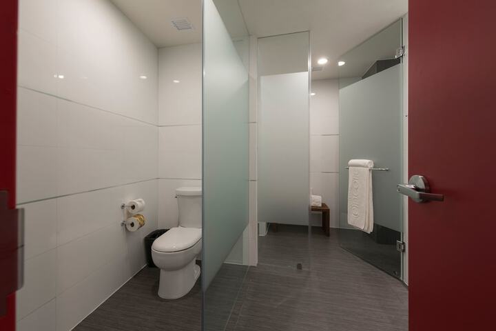 Room 16 of 32