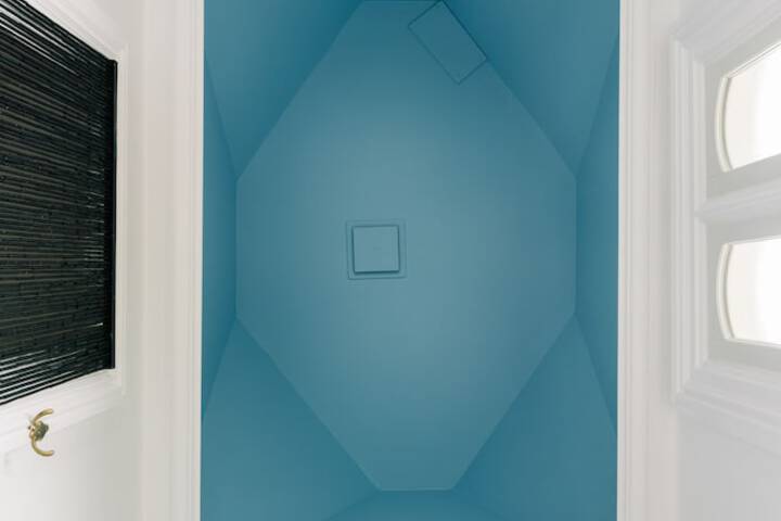 Room 21 of 33