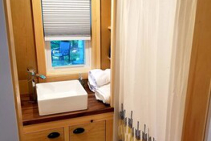 Room 31 of 204