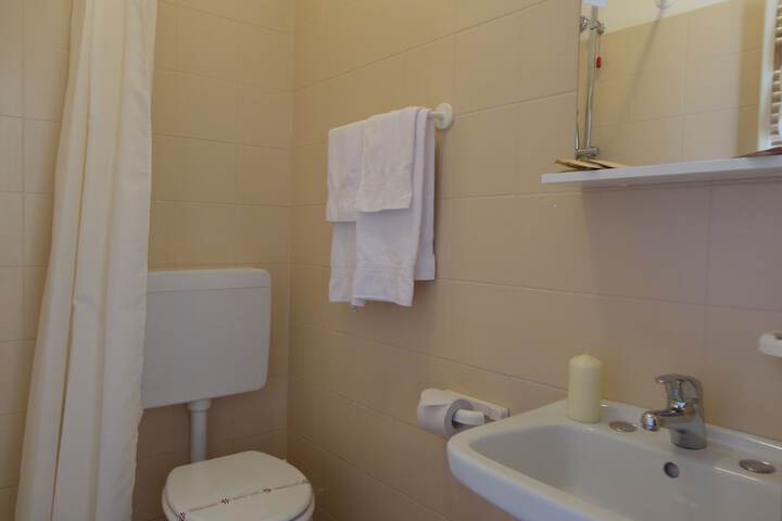 Room 60 of 79