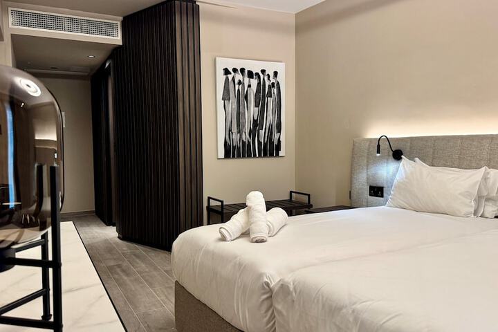 Room 6 of 71