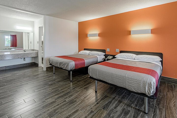 2 Double Beds (4 of 7)