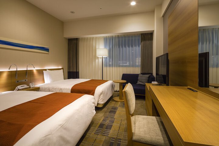 Room 10 of 27