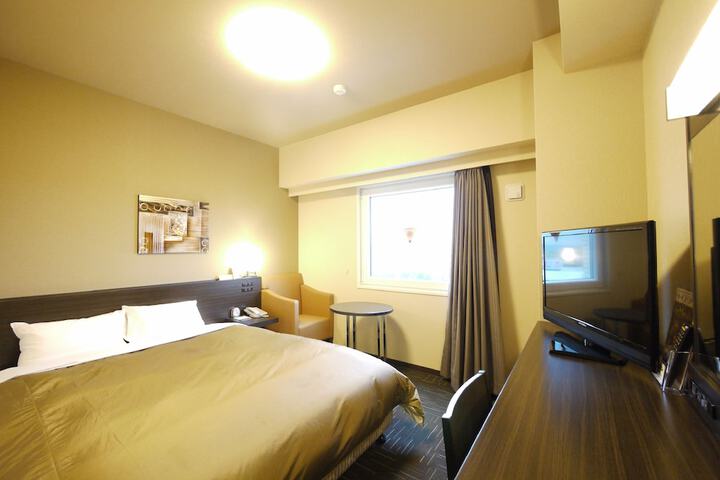 Room 4 of 28
