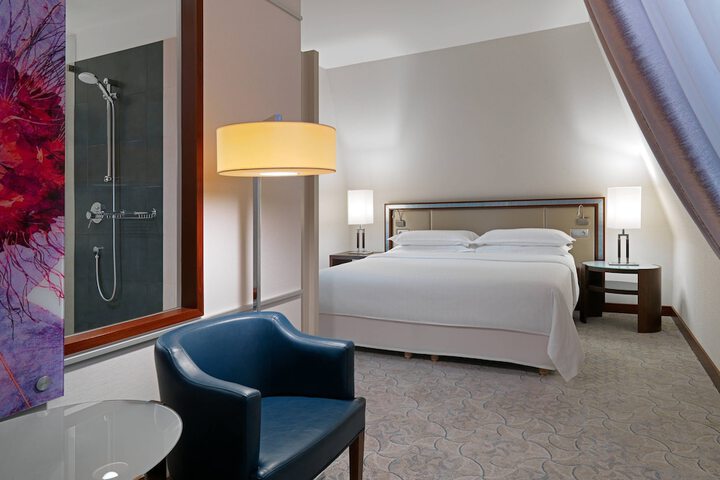 Room 26 of 143