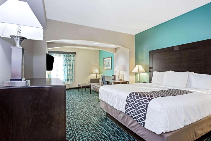 1 King Bed (2 of 11)