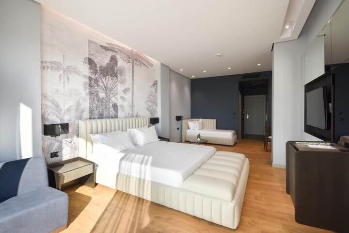 Room 52 of 83