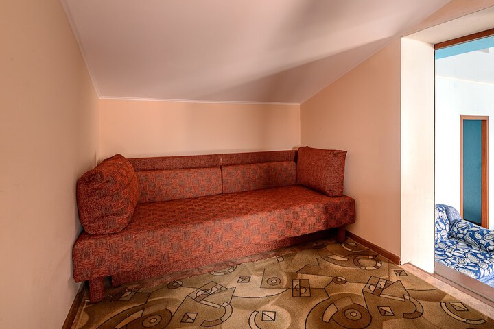 Room 27 of 39