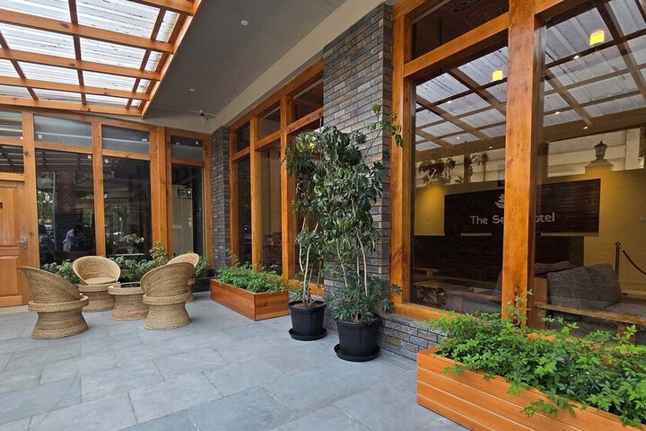 Hotel Exterior 20 of 20