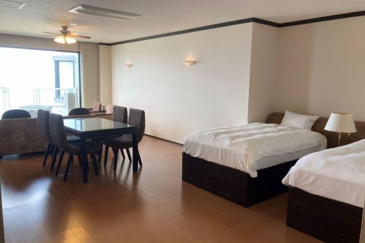 Room 8 of 28