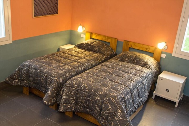 Room 4 of 37